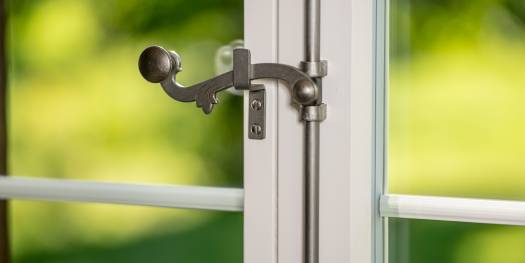 Ruder in S-Form mit Flachknopf Guss