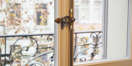 Garnitur roh mit Klarlack matt lackiert